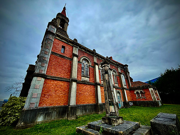 Iglesia Skate o Kaos Temple en Llanera en Asturias