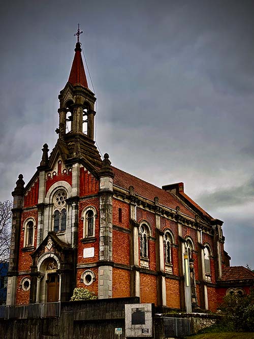 Iglesia Skate o Kaos Temple en Llanera en Asturias