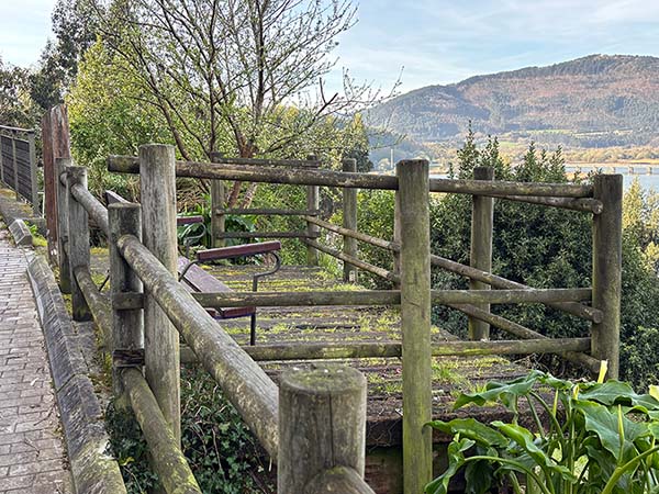 Mirador en la población de El Castillo al pie de la fortaleza en Soto del Barco