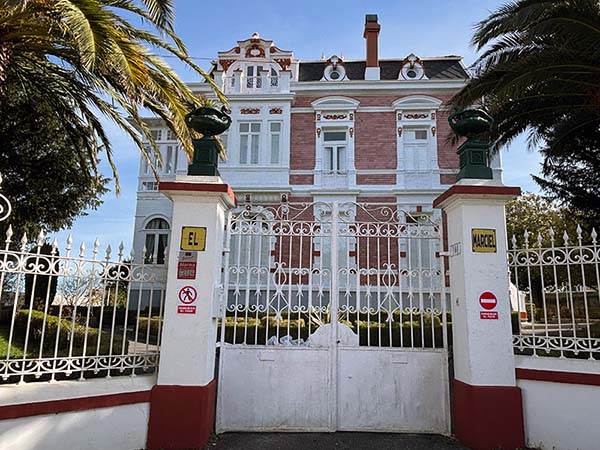 El Marciel o Casa Solís en Somao en Asturias