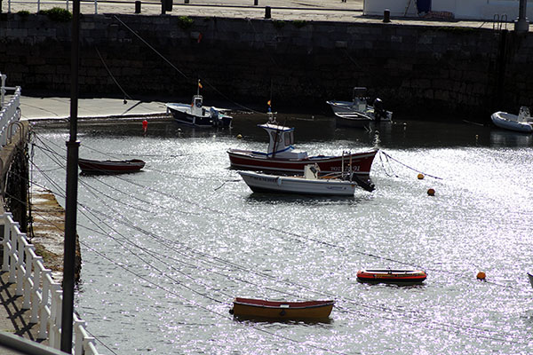 Puerto de un pueblo marinero en Asturias