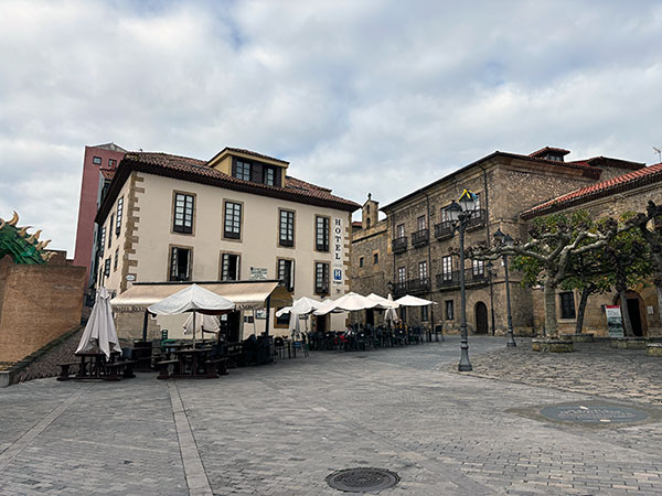 Terrazas en el barrio de Cimadevilla en Gijón