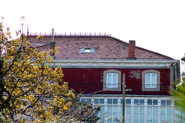 Desperfectos en las casas de indianos de Somao en Asturias