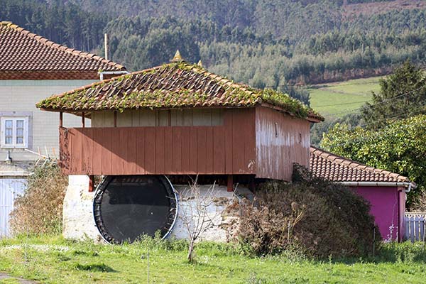 Hórreos y paneras en Somao en Asturias