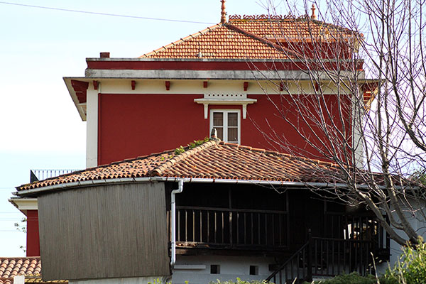 Arquitectura indiana y tradicional asturiana en Somao en Asturias