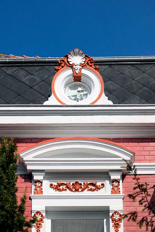 Detalles indianos en las casas de Somao en Asturias