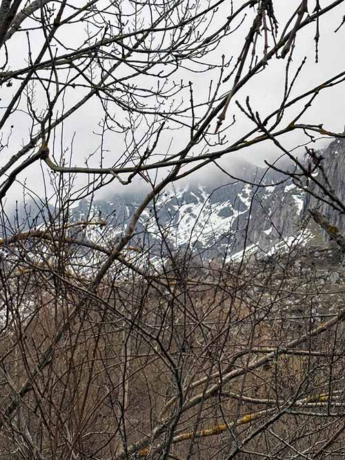 A principios de la primavera todavía hay nieve en la cordillera en Asturias