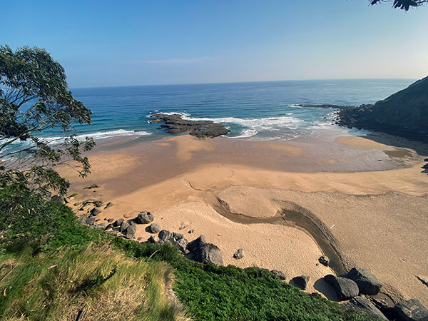 Playa vacía en primavera en Asturias
