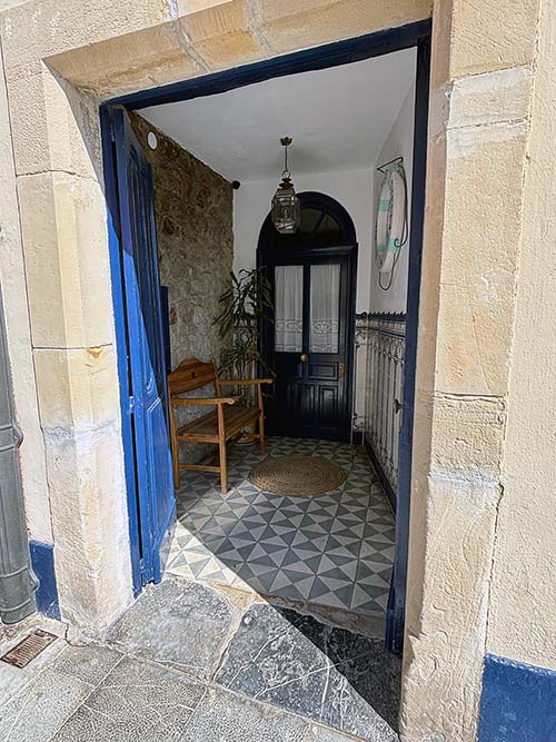 Casas de marineros en un pueblo de la costa de Asturias