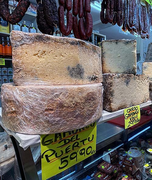 Quesos variedad Gamonéu asturianos