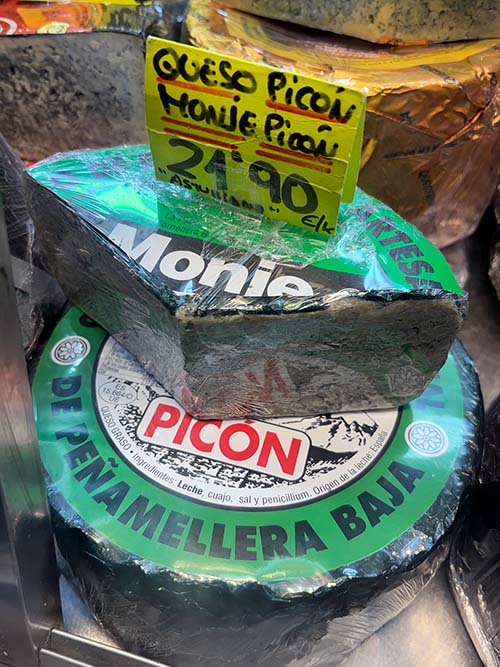 Queso asturiano Monje Picón de Peñamellera Baja