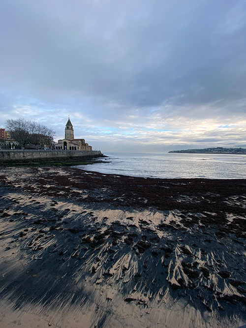 Contaminación en una playa asturiana