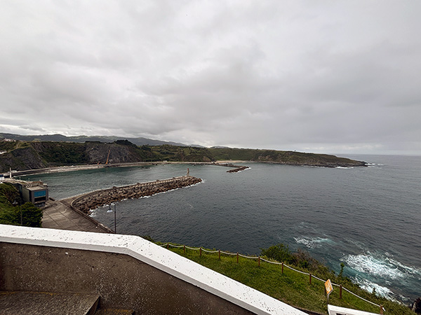 Bocana del puerto de Luarca en Asturias