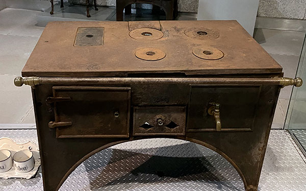 Cocina de carbón o leña de las de antes