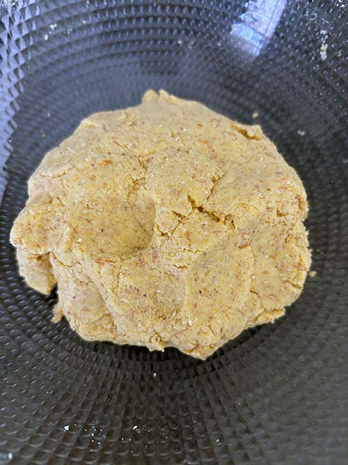 Haciendo masa para tortos asturianos