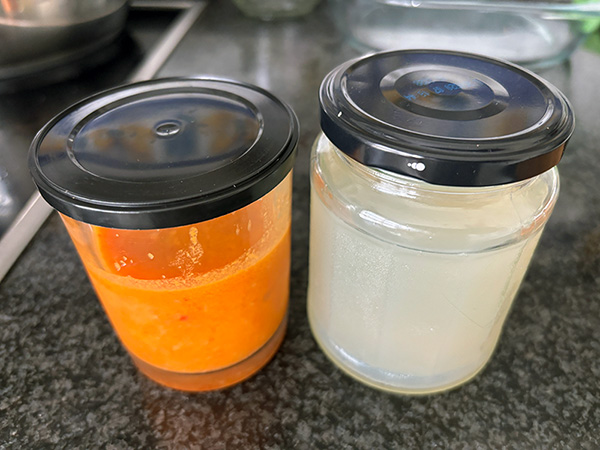 Tomate triturado y caldo de pescado y mejillones para merluza a la sidra