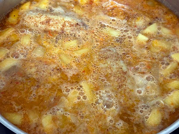 Guiso de merluza a la sidra