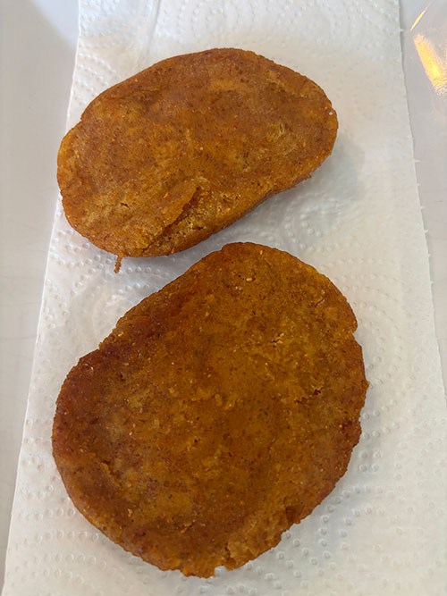 Tortos de maíz asturianos listos para rellenar con acompañamiento
