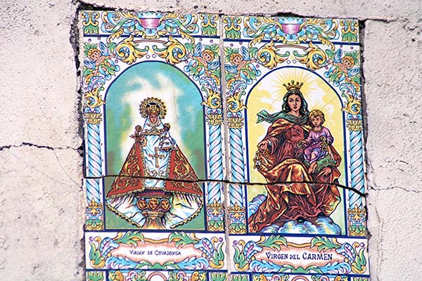 La virgen del Carmen patrona de los pescadores junto a la virgen de Covadonga patrona de Asturias