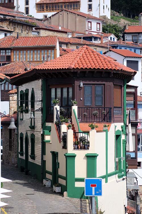 Callejeando por las empinadas calles de Lastres en Asturias
