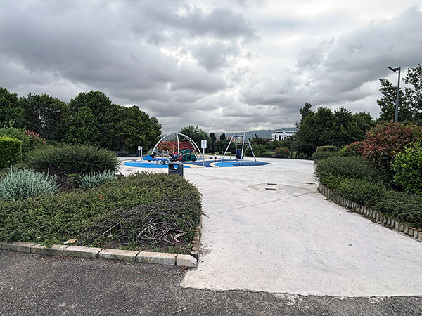 Zona de juegos del parque de Los Pericones en Gijón
