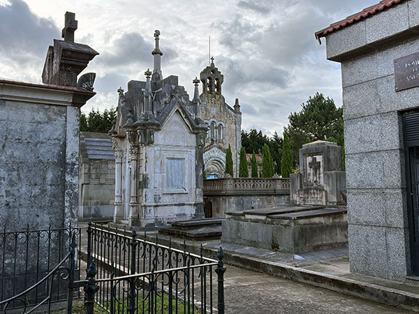 Cementerio de El Suco en Gijón, panteones