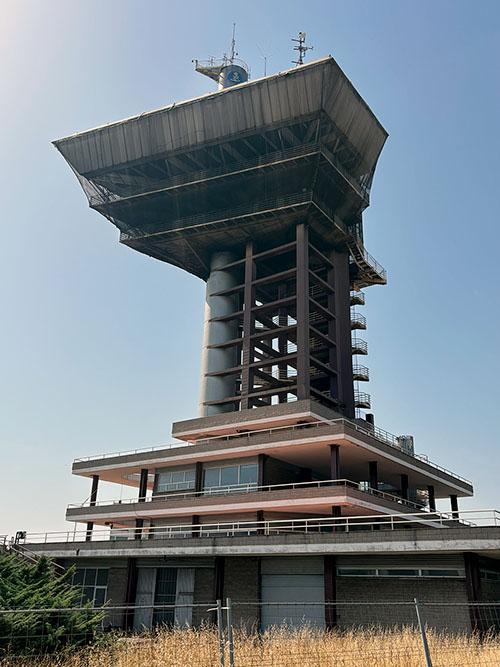 Torre de control o Capitanía del puerto de el Musel en Gijón