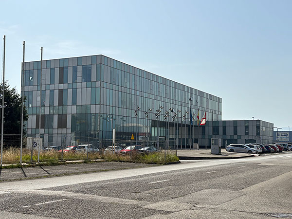 Edificio de la Autoridad Portuaria del puerto de Gijón en el Musel
