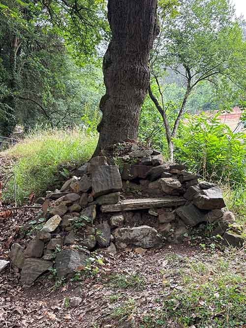 Lugar de descanso y reposo en la subida al monte Naranco en Oviedo