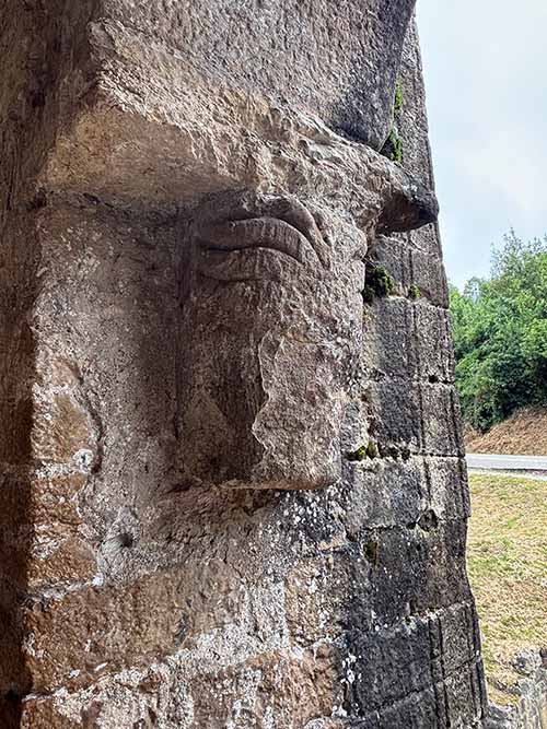 Iglesia de Santa María del Naranco en Oviedo, muestra del Prerrománico asturiano