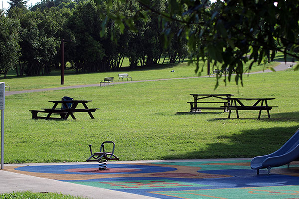 Una de las muchas zonas infantiles en el parque de Los Pericones en Gijón