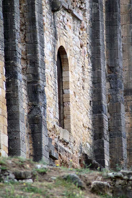 Iglesia de Santa María del Naranco en Oviedo, muestra del Prerrománico asturiano