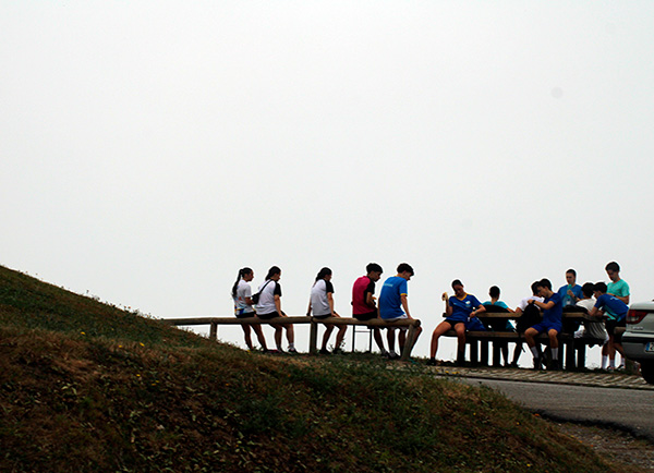 Encuentro juvenil en lo alto del monte Naranco en Oviedo