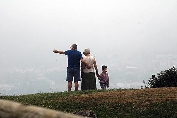 Disfrutando de las vistas en monte Naranco en Oviedo