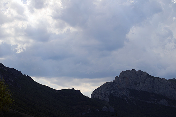 Oscurecer en un paso de montaña en Asturias