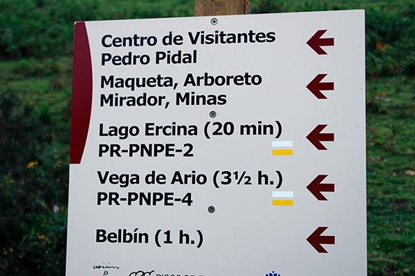 Señalizaciones de rutas a realizar en los lagos de Covadonga en Asturias