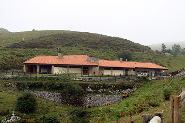 Centro de Visitante Pedro Pidal, en los lagos de Covadonga en Asturias