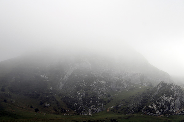 Montaña en los lagos de Covadonga en Asturias