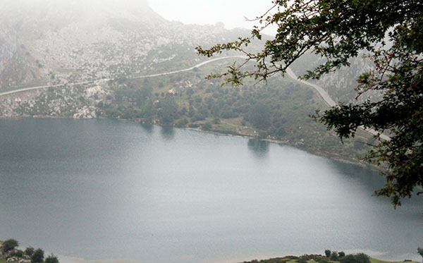 Silencio en los lagos de Covadonga en Asturias