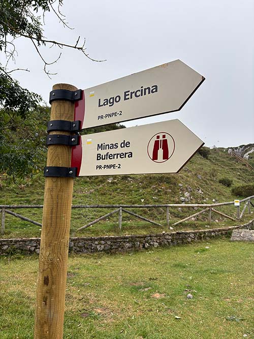 Señalizaciones de rutas a realizar en los lagos de Covadonga en Asturias