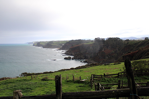 Costa asturiana del oriente vista desde Gijón