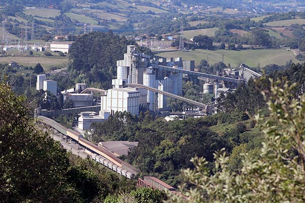 Planta de fabricación de cementos de la empresa Tudela Veguín