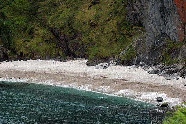 Playa salvaje y sin acceso en Asturias