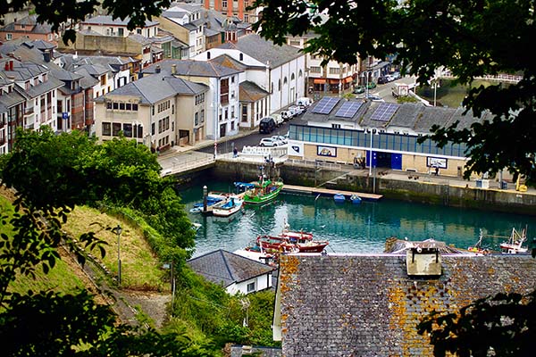 Vista del puerto de Luarca en Asturias
